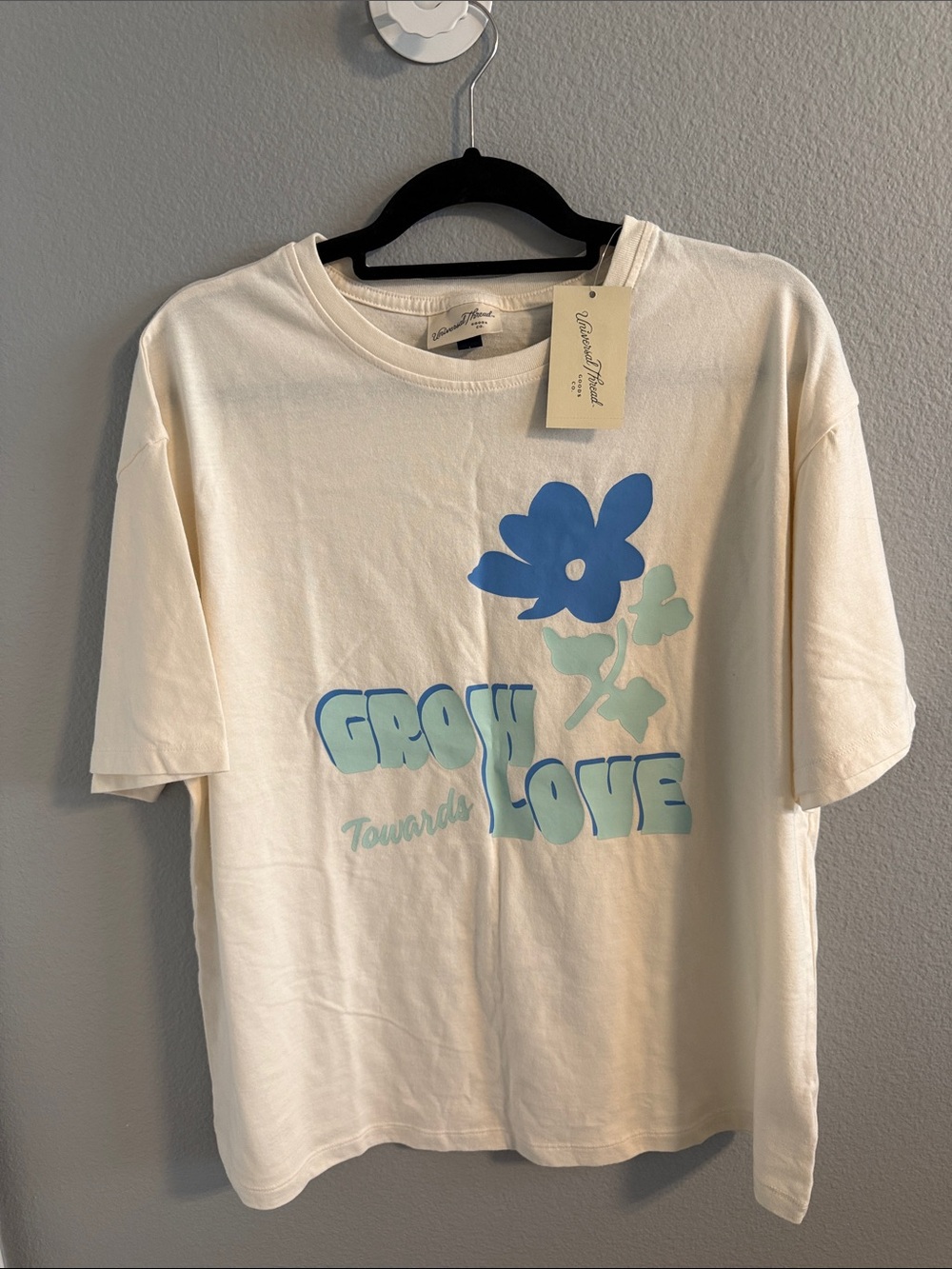 100% Cotton Universal Thread Cream Tee with Blue Flower & Mint Graphic